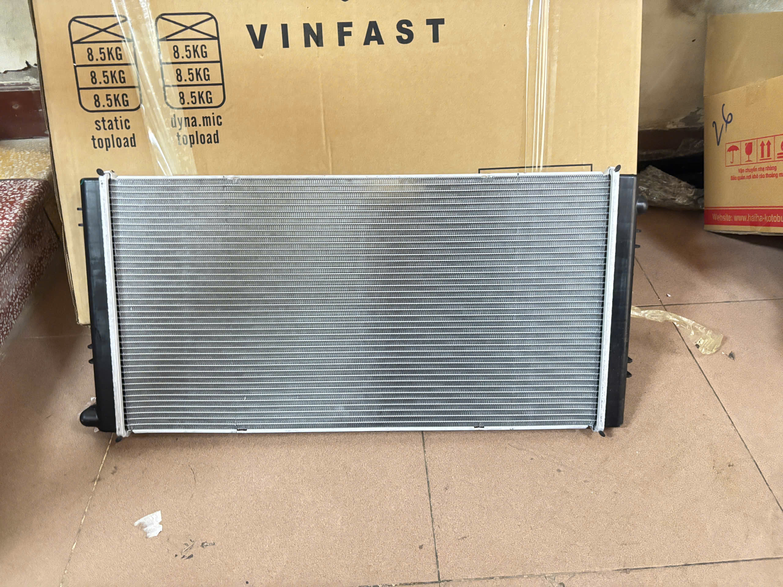 Két nước làm mát Vinfast VF7 chính hãng