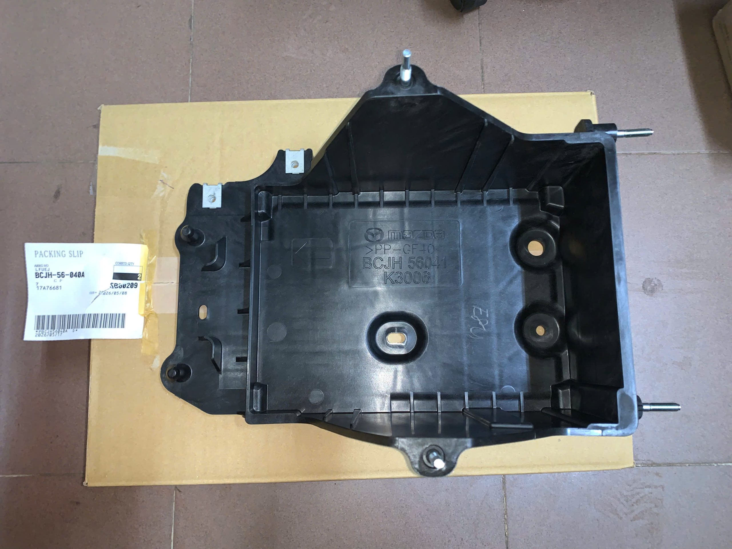 Khay đặt bình ắc quy Mazda 3 2019 mã BCJH-56-040A